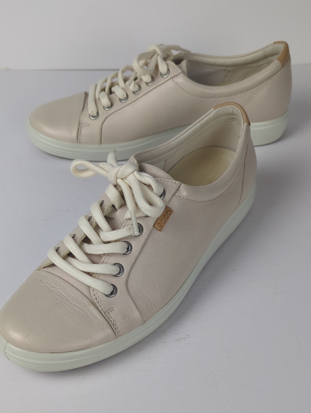 ECCO Women's SOFT 7 Sneakers in Light Taupe and Cream